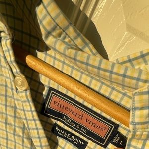 Vineyard Vines men’s button down shirt plaid